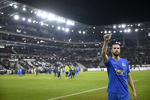 Union s Christian Burgess thanks the fans after a soccer game between Austrian Linzer Athletik Klub (LASK) and Belgian Royale Union Saint Gilloise in Linz, Austria, on Thursday 09 November 2023, on day 4 in the group phase of the UEFA Europa League competition, in group E. LAURIExDIEFFEMBACQ  x79656089x