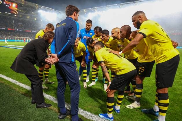 Sport Bilder des Tages AEK Athens v Olympique de Marseille UEFA Europa League Matias Almeyda Manager of AEK Athens gives instructions to his players during the UEFA Europa League Group B match at OPAP Arena, Athens Copyright: xYannisxHalasx FIL-19225-0033 UK Newspapers OUT