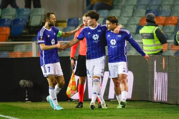 Fußball, EL, BK Häcken - Molde FK GÖTEBORG 20231109 Moldes Fredrik Gulbrandsen (längst th) jublar med Magnus Wolff Eikrem (tv) och Mathias Johan Fjortoft Lovik (mitten) efter 0-1 under torsdagens fotbollsmatch i Europa League (grupp H) mellan BK Häcken och Molde FK fran Norge pa Gamla Ullevi. GÖTEBORG SVERIGE x9200x