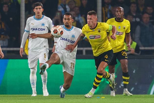 AEK Athens v Olympique de Marseille UEFA Europa League Damian Szymanski of AEK Athens and Iliman Ndiaye of Olympique de Marseille during the UEFA Europa League Group B match at OPAP Arena, Athens Copyright: xYannisxHalasx FIL-19225-0044 UK Newspapers OUT