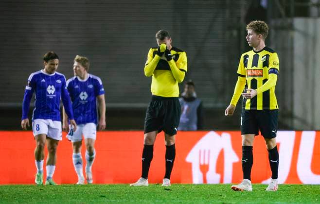 Fußball, EL, BK Häcken - Molde FK GÖTEBORG 20231109 Häckens Johan Hammar och Samuel Gustafson deppar efter 0-2 i torsdagens fotbollsmatch i Europa League (grupp H) mellan BK Häcken och Molde FK fran Norge pa Gamla Ullevi. GÖTEBORG SVERIGE x9200x