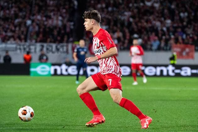 Noah Weisshaupt (SC Freiburg, 07) am Ball, GER, SC Freiburg vs FK TSC Backa Topola, Fussball UEFA Europa League, Gruppe A, 4. Spieltag, Saison 2023 2024, 09.11.2023 GER, SC Freiburg vs FK TSC Backa Topola, Fussball UEFA Europa League, Gruppe A, 4. Spieltag, Saison 2023 2024, 09.11.2023 Freiburg Copyright: xEibner-Pressefoto Memmlerx EP_MMR