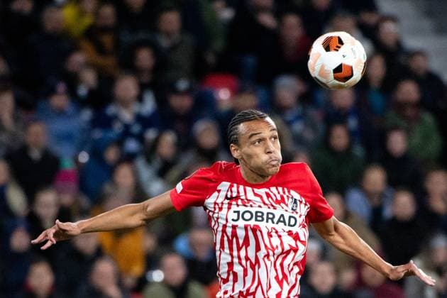 Kiliann Sildillia (SC Freiburg, 25) beim Kopfball, GER, SC Freiburg vs FK TSC Backa Topola, Fussball UEFA Europa League, Gruppe A, 4. Spieltag, Saison 2023 2024, 09.11.2023 GER, SC Freiburg vs FK TSC Backa Topola, Fussball UEFA Europa League, Gruppe A, 4. Spieltag, Saison 2023 2024, 09.11.2023 Freiburg Copyright: xEibner-Pressefoto Memmlerx EP_MMR