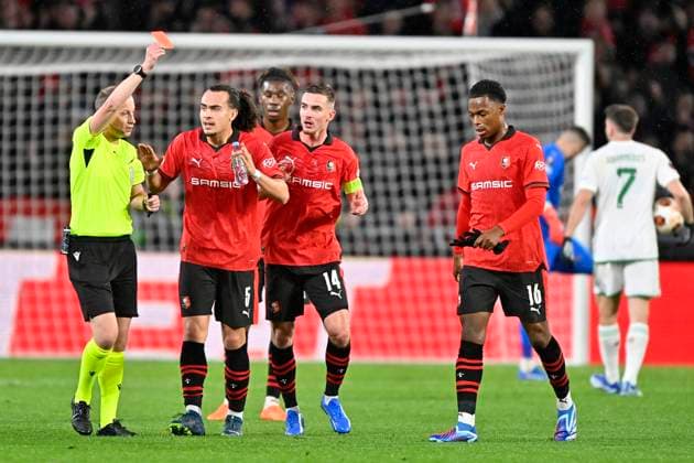 Rennes Panathinaikos PHOTOPQR OUEST FRANCE Philippe Renault ; Rennes ; 09 11 2023 ; UEFA. Europa League. Phase de groupe. Football. Rennes Panathinaikos . Expulsion de Jeanuel Belocian Rennes Photo Philippe Renault Ouest-France UEFA Europa League Group F soccer match between Stade Rennais FC and Panathinaikos FC, in Rennes, France, 09 November 2023.