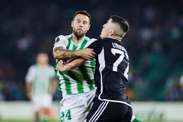 Sport Bilder des Tages November 9, 2023: Aitor Ruibal of Real Betis and Slobodan Urosevic of Aris Limassol in action during the UEFA Europa League, Group C, match between Real Betis and Aris Limassol at Benito Villamarin stadium on November 9, 2023 in Sevilla, Spain. - ZUMAa181 20231109_zaa_a181_026 Copyright: xJoaquinxCorcherox