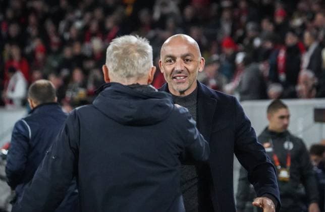 SC Freiburg - TSC Backa Topola Fußball: UEFA Europa League 2023 2024, SC Freiburg - TSC Backa Topola, 4. Spieltag, Europa-Park Stadion: Topolas Trainer Zarko Lazetic und Freiburgs Trainer Christian Streich