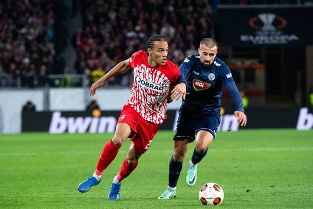 Kiliann Sildillia (SC Freiburg, 25) im Zweikampf mit Ifet Dakovac (FK TSC Backa Topola, 35), GER, SC Freiburg vs FK TSC Backa Topola, Fussball UEFA Europa League, Gruppe A, 4. Spieltag, Saison 2023 2024, 09.11.2023 GER, SC Freiburg vs FK TSC Backa Topola, Fussball UEFA Europa League, Gruppe A, 4. Spieltag, Saison 2023 2024, 09.11.2023 Freiburg Copyright: xEibner-Pressefoto Memmlerx EP_MMR