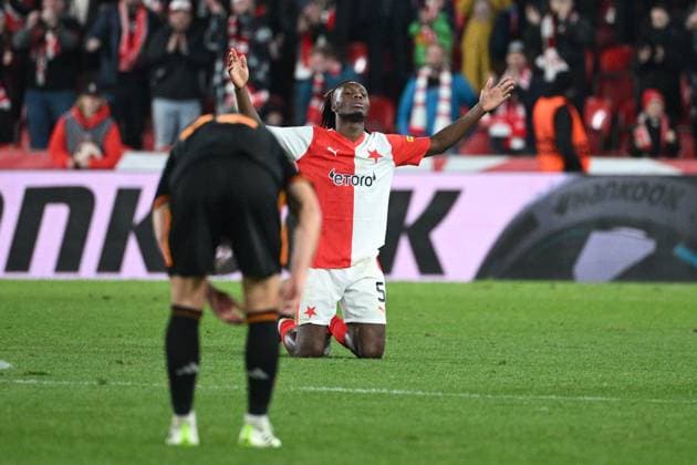 Igoh Ogbu (right) of Slavia celebrates victory after the football Europe League 4th round match Slavia Praha vs AS Rome, group G in Prague, Czech Republic, November 9, 2023. (CTKxPhoto MichalxKamaryt) CTKPhotoP2023110909690  CTKPhotoP2023110909690