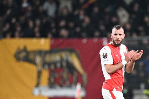 Vaclav Jurecka of Slavia celebrates first goal and greets fans during the football Europe League 4th round match Slavia Praha vs AS Rome, group G in Prague, Czech Republic, November 9, 2023. (CTKxPhoto MichalxKamaryt) CTKPhotoP2023110909796  CTKPhotoP2023110909796