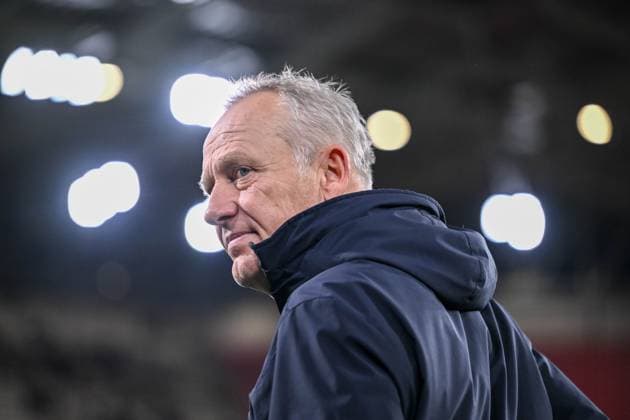 09.11.2023, Freiburg, Germany, Stadion am Wolfswinkel, SC Freiburg vs FK TSC Backa Topola - UEFA Europa League 2023 24 - Group A, Trainer Christian Streich (SC Freiburg) Schaut (Foto H. Langer) Freiburg Stadion am Wolfswinkel Germany