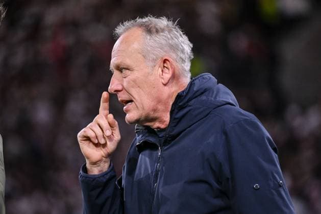 09.11.2023, Freiburg, Germany, Stadion am Wolfswinkel, SC Freiburg vs FK TSC Backa Topola - UEFA Europa League 2023 24 - Group A, Trainer Christian Streich (SC Freiburg) gestikuliert, gestik (Foto H. Langer) Freiburg Stadion am Wolfswinkel Germany