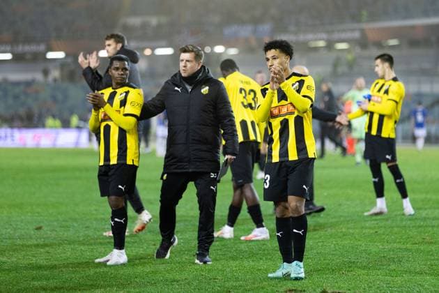 231109 Abdulrazaq Ishaq and Momodou Sonko look dejected after the UEFA Europa League football match between BK Häcken and Molde on November 9, 2023 in Göteborg. Photo: Michael Erichsen BILDBYRAN COP 89 MI0570 fotboll football soccer fotball uefa europa league bk häcken molde bbeng depp Copyright: MICHAELxERICHSEN BB231109MI063