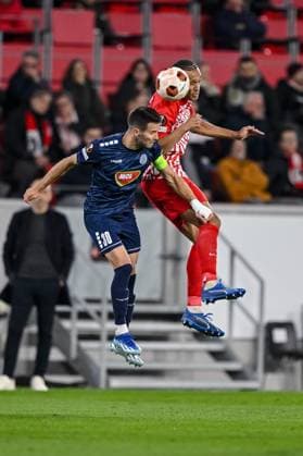 09.11.2023, Freiburg, Germany, Stadion am Wolfswinkel, SC Freiburg vs FK TSC Backa Topola - UEFA Europa League 2023 24 - Group A, Nemanja Petrovic (FK TSC Backa Topola) und Kiliann Sildillia (SC Freiburg) im Zweikampf (Foto H. Langer) Freiburg Stadion am Wolfswinkel Germany