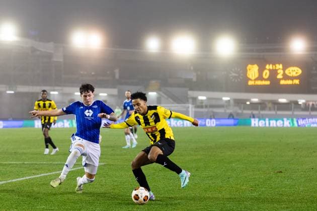 231109 Mathias Fjortoft Lovik of Molde and Momodou Sonko of BK Häcken during the UEFA Europa League football match between BK Häcken and Molde on November 9, 2023 in Göteborg. Photo: Michael Erichsen BILDBYRAN COP 89 MI0570 bbeng bk häcken football fotball fotboll molde soccer uefa europa league Copyright: MICHAELxERICHSEN BB231109MI077