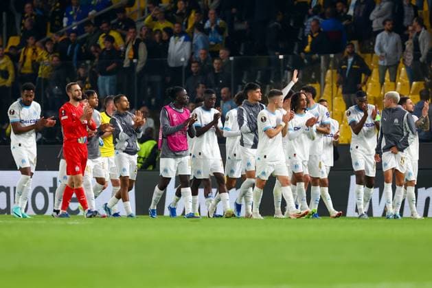 AEK Athens v Olympique de Marseille UEFA Europa League Olympique de Marseille players applaud the AEK Athens supporters at the end of the UEFA Europa League Group B match at OPAP Arena, Athens Copyright: xYannisxHalasx FIL-19225-0135 UK Newspapers OUT