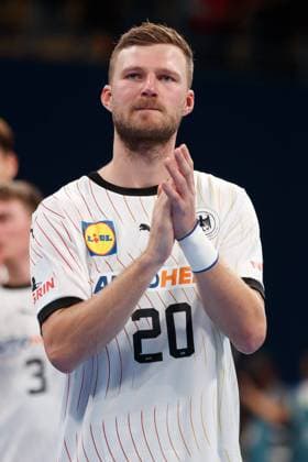 Jubel, celebration bei Deutschland (GER) nach dem Spiel über den knappen Sieg, Dank an die Fans in der ausverkauften Halle; Philipp Weber (GER, 20), 05.11.2023, München (Deutschland), Tag des Handballs München 2023; Länderspiel Männer Deutschland-Ägypten