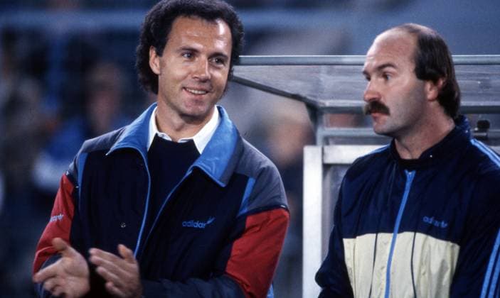 12.09.1984 Deutschland - Argentinien Deutschland, Düsseldorf, 12.09.1984, Fussball, FIFA Freundschaftsspiel, DFB Deutschland - Argentinien (1:3): v.l. Franz Beckenbauer (Trainer Deutschland), Horst Köppel (Co-Trainer Deutschland). *** 12 09 1984 Germany Argentina Germany, Düsseldorf, 12 09 1984, Soccer, FIFA Friendly Match, DFB Germany Argentina 1 3 v l Franz Beckenbauer Coach Germany , Horst Köppel Co Coach Germany