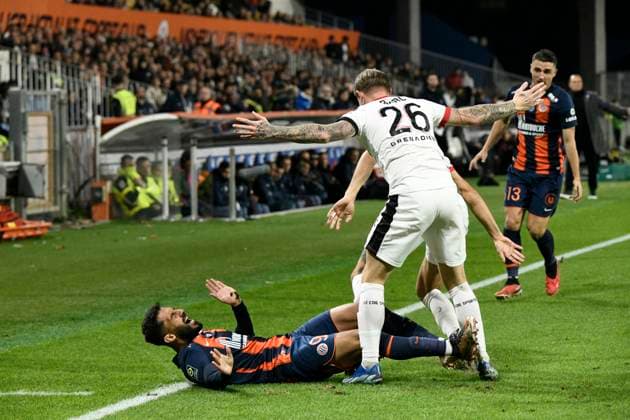 Faute sur Mousa TAMARI (MHSC) Match Montpellier Herault SC vs. OGC Nice pour la 12eme journee de la Ligue 1 Uber Eats au Stade de la Mosson, le 10 novembre 2023. FOOTBALL : Montpellier Herault SC vs. OGC Nice - Ligue 1 Ubert Eats ValentinaClaret Panoramic 