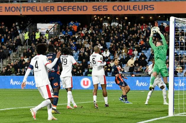 ArrÃªt de Marcin BULKA (OGC Nice) Match Montpellier Herault SC vs. OGC Nice pour la 12eme journee de la Ligue 1 Uber Eats au Stade de la Mosson, le 10 novembre 2023. FOOTBALL : Montpellier Herault SC vs. OGC Nice - Ligue 1 Ubert Eats ValentinaClaret Panoramic 