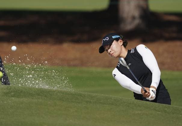 Golf: Annika Japan s Hinako Shibuno hits out of a bunker on the 15th hole during the second round of the Annika golf tournament on Nov. 10, 2023, at Pelican Golf Club in Belleair, Florida.  A14AA0002120490P