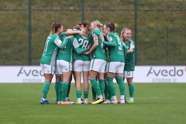Sport Themen der Woche KW45 Sport Bilder des Tages Bundesliga Frauen: RB Leipzig vs. SV Werder Bremen, 11.11.23 Jubel beim Team des SV Werder Bremen. Fussball, Google Pixel Frauen-Bundesliga, Saison 2023 2024, 7. Spieltag: RB Leipzig vs. SV Werder Bremen am 11.11.23, RB-Akademie Cottaweg. DFB REGULATIONS PROHIBIT ANY USE OF PHOTOGRAPHS AS IMAGE SEQUENCES AND OR QUASI-VIDEO. *** Bundesliga Women RB Leipzig vs SV Werder Bremen, 11 11 23 Cheers at SV Werder Bremen Soccer, Google Pixel Women Bundesliga, Season 2023 2024, 7 Matchday RB Leipzig vs SV Werder Bremen on 11 11 23, RB Academy Cottaweg DFB REGULATIONS PROHIBIT ANY USE OF PHOTOGRAPHS AS IMAGE SEQUENCES AND OR QUASI VIDEO Copyright: xBEAUTIFULxSPORTS JanxKaeferx