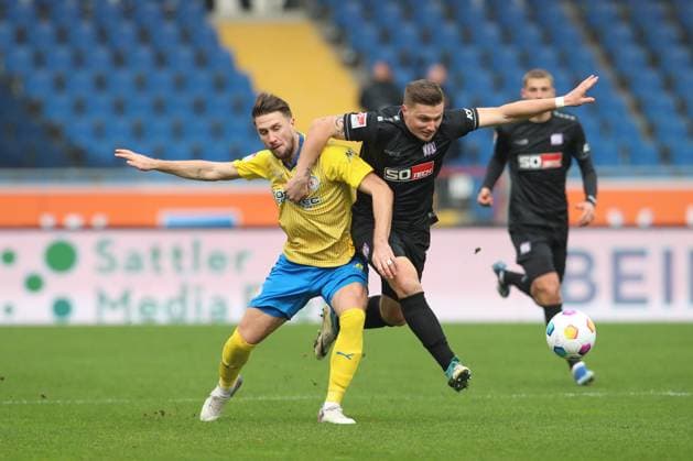 11.11.2023, xtgx, Fussball 2. Bundesliga, Fussball 2. Bundesliga, Eintracht Braunschweig - VfL Osnabrueck emspor, v.l. Ermin Bicakcic (Braunschweig, 6) (DFL DFB REGULATIONS PROHIBIT ANY USE OF PHOTOGRAPHS as IMAGE SEQUENCES and or QUASI-VIDEO) Braunschweig