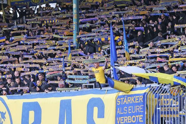 Eintracht Braunschweig vs VfL Osnabrück Braunschweig, 11.11.2023, Fußball, Saison 23 24, 2. Bundesliga, 13. Spieltag, Eintracht Braunschweig vs VfL Osnabrück, Bild zeigt: Fans der Eintracht in der Südkurve Braunschweig