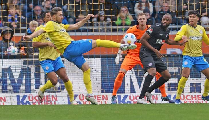 Eintracht Braunschweig vs VfL Osnabrück Braunschweig, 11.11.2023, Fußball, Saison 23 24, 2. Bundesliga, 13. Spieltag, Eintracht Braunschweig vs VfL Osnabrück, Bild zeigt: Ermin Bicakcic (BTSV, 6) Braunschweig