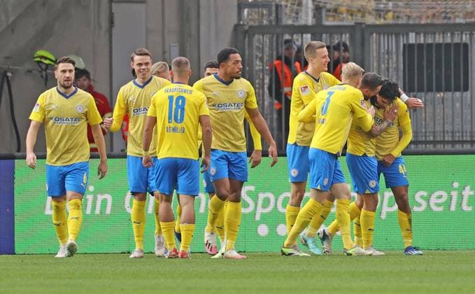 Eintracht Braunschweig vs VfL Osnabrück Braunschweig, 11.11.2023, Fußball, Saison 23 24, 2. Bundesliga, 13. Spieltag, Eintracht Braunschweig vs VfL Osnabrück, Bild zeigt: Jubel über das Tor zum 1:0 für die Eintracht durch Johan Gomez (BTSV, 44) Braunschweig