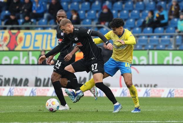 Johan Gomez (Eintracht Braunschweig), Michael Cuisance (VfL Osnabrueck) Fussball, Herren, Saison 2023 2024, 2.BL, Eintracht Stadion, Eintracht Braunschweig gegen VfL Osnabrueck DFL REGULATIONS PROHIBIT ANY USE OF PHOTOGRAPHS AS IMAGE SEQUENCES AND OR QUASI-VIDEO.