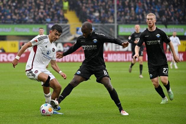 Paderborn, Home Deluxe Arena, 11.11.23, GER, Herren, 2.Bundesliga, Saison 2023-2024, SC Paderborn 07 - 1.FC Nuernberg Bild: v.li. im Zweikampf Can UZUN (Nuernberg) und David KINSOMBI (Paderborn) Only for editorial use! DFL regulations prohibit any use of photographs as image sequences and or quasi-video. NRW Deutschland