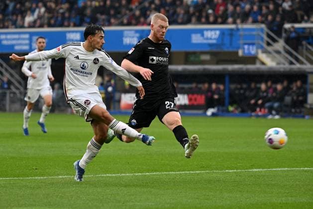 Paderborn, Home Deluxe Arena, 11.11.23, GER, Herren, 2.Bundesliga, Saison 2023-2024, SC Paderborn 07 - 1.FC Nuernberg Bild: v.li. im Zweikampf Jens CASTROP (Nuernberg) und Kai KLEFISCH (Paderborn) Only for editorial use! DFL regulations prohibit any use of photographs as image sequences and or quasi-video. NRW Deutschland