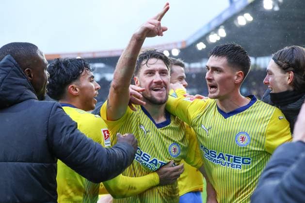 11.11.2023, xtgx, Fussball 2. Bundesliga, Fussball 2. Bundesliga, Eintracht Braunschweig - VfL Osnabrueck emspor, v.l. Ermin Bicakcic (Braunschweig) Jubel, Torjubel, jubelt ueber das Tor, celebrate the goal, celebration (DFL DFB REGULATIONS PROHIBIT ANY USE OF PHOTOGRAPHS as IMAGE SEQUENCES and or QUASI-VIDEO) Braunschweig