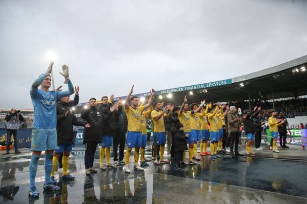 11.11.2023, xtgx, Fussball 2. Bundesliga, Fussball 2. Bundesliga, Eintracht Braunschweig - VfL Osnabrueck emspor, v.l. Braunschweig Jubel ueber den Sieg, Jubel nach Spielende (DFL DFB REGULATIONS PROHIBIT ANY USE OF PHOTOGRAPHS as IMAGE SEQUENCES and or QUASI-VIDEO) Braunschweig