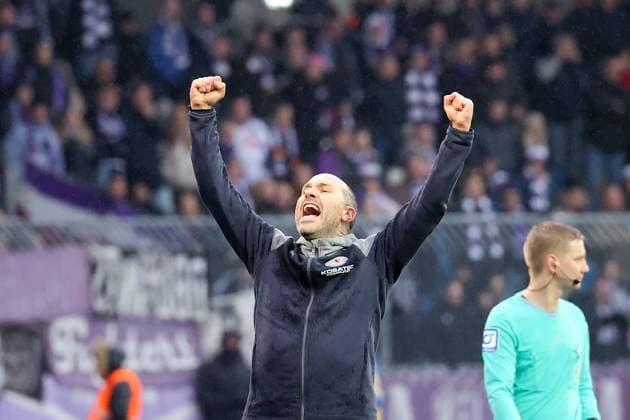 Abpfiff , Cheftrainer Daniel Scherning (Eintracht Braunschweig) bejubelt den 3-2 Heimsieg Fussball, Herren, Saison 2023 2024, 2.BL, Eintracht Stadion, Eintracht Braunschweig gegen VfL Osnabrueck, 3-2 DFL REGULATIONS PROHIBIT ANY USE OF PHOTOGRAPHS AS IMAGE SEQUENCES AND OR QUASI-VIDEO.