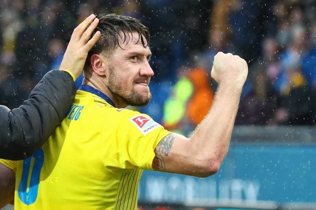 11.11.2023, xtgx, Fussball 2. Bundesliga, Fussball 2. Bundesliga, Eintracht Braunschweig - VfL Osnabrueck emspor, v.l. Ermin Bicakcic (Braunschweig) Jubel, Torjubel, jubelt ueber das Tor, celebrate the goal, celebration (DFL DFB REGULATIONS PROHIBIT ANY USE OF PHOTOGRAPHS as IMAGE SEQUENCES and or QUASI-VIDEO) Braunschweig