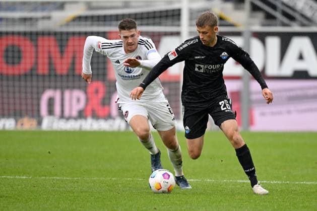 Paderborn, Home Deluxe Arena, 11.11.23, GER, Herren, 2.Bundesliga, Saison 2023-2024, SC Paderborn 07 - 1.FC Nuernberg Bild: v.li. im Zweikampf Florian FLICK (Nuernberg) und Sebastian KLAAS (Paderborn) Only for editorial use! DFL regulations prohibit any use of photographs as image sequences and or quasi-video. NRW Deutschland