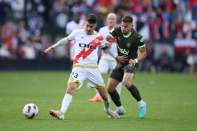 Spain, Madrid, 11.11.2023, Santiago Bernabeu Stadium, Real Madrid v Valencia CF - La Liga EA Sports match round 13, Oscar Valentin (Rayo Vallecano) and Cristian Portu (Girona FC) battle for the ball Madrid Santiago Bernabeu Stadium Spain