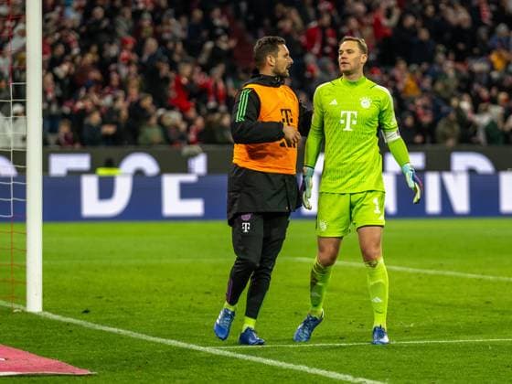Sven Ulreich (FC Bayern Muenchen, 26) und Manuel Neuer, (FC Bayern Muenchen, 01), GER, FC Bayern Muenchen (FCB) vs. 1. FC Heidenheim 1846 (FCH), Fussball, Bundesliga, 11. Spieltag, Spielzeit 2023 2024, 11.11.2023, DFB DFL regulations prohibit any use of photographs as image sequences and or quasi-video., GER, FC Bayern Muenchen (FCB) vs. 1. FC Heidenheim 1846 (FCH), Fussball, Bundesliga, 11. Spieltag, Spielzeit 2023 2024, 11.11.2023 Muenchen Copyright: xEibner-Pressefoto SaschaxWaltherx EP_EER