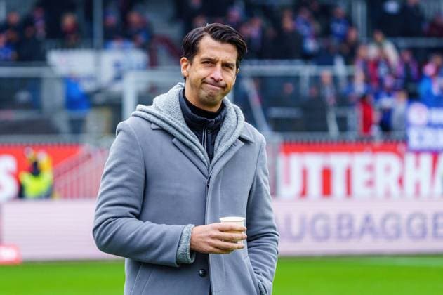 Jonas Boldt (Hamburger SV, Sportvorstand) GER, Holstein Kiel vs. Hamburger SV, Fussball, 2. Bundesliga, Spieltag 13, Spielzeit 2023 2024, 11.11.2023 DFL REGULATIONS PROHIBIT ANY USE OF PHOTOGRAPHS AS IMAGE SEQUENCES AND OR QUASI-VIDEO GER, Holstein Kiel vs. Hamburger SV, Fussball, 2. Bundesliga, Spieltag 13, Spielzeit 2023 2024, 11.11.2023 Kiel *** Jonas Boldt Hamburger SV, Chief Sports Officer GER, Holstein Kiel vs Hamburger SV, Football, 2 Bundesliga, Matchday 13, Season 2023 2024, 11 11 2023 DFL REGULATIONS PROHIBIT ANY USE OF PHOTOGRAPHS AS IMAGE SEQUENCES AND OR QUASI VIDEO GER, Holstein Kiel vs Hamburger SV, Football, 2 Bundesliga, Matchday 13, Season 2023 2024, 11 11 2023 Kiel Copyright: xEibner-Pressefoto MarcelxvonxFehrnx EP_MFN