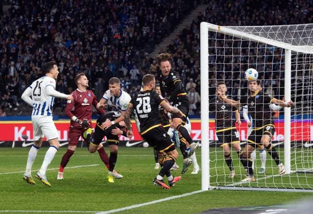 Fussball, Herren, Saison 2023 2024, 2. Bundesliga (13. Spieltag), Hertha BSC - Karlsruher SC, Florian Niederlechner (Hertha BSC) erzielt das Tor zum 2:1, 11.11. 2023,