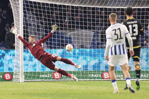 DEU, DFL, 2. FBL, Hertha BSC vs. Karlsruher SC, 11.11.2023, Berliner Olympiastadion, Berlin, DEU, DFL, 2. FBL, Hertha BSC vs. Karlsruher SC, im Bild 1:1 durch Fabian Reese (Hertha BSC Berlin 11), Patrick Drewes (Karlsruher SC 23) DFL - regulations prohibit any use of Photographs as image sequences and or quasi-video Foto: Juergen Engler nordphoto GmbH
