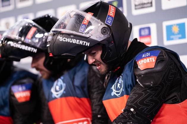 TV Total WOK-WM von Pro7 2023 12.11.2023, Bob und Rodelbahn, Winterberg, TV Total WOK-WM von Pro7 2023 Im Bild: Inscope21 (YouTuber, Nicolas Lazaridis) hat schmerzen