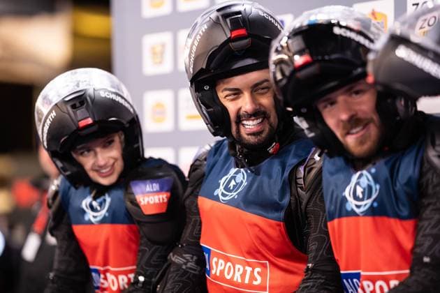 TV Total WOK-WM von Pro7 2023 12.11.2023, Bob und Rodelbahn, Winterberg, TV Total WOK-WM von Pro7 2023 Im Bild: Amar (YouTuber, Amar Al-Naimi) lacht, freut sich