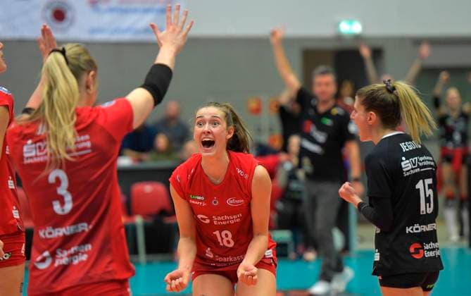 11.11.2023, Dresdens Sarah Straube freut sich, wurde MVP, Volleyball, Bundesliga, Dresdner SC - VfB Lotto Suhl, (c) Dresden Deutschland