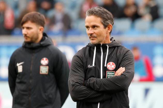 12.11.2023, xavx, Fussball 2.Bundesliga, SV Wehen Wiesbaden - 1.FC Kaiserslautern emspor, v.l. Trainer Dirk Schuster (1.FC Kaiserslautern) (DFL DFB REGULATIONS PROHIBIT ANY USE OF PHOTOGRAPHS as IMAGE SEQUENCES and or QUASI-VIDEO) Wiesbaden