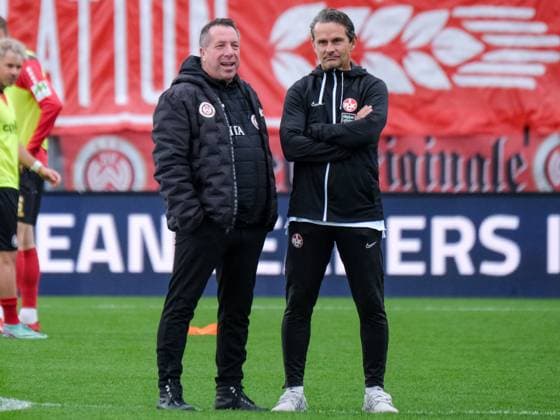 Markus Kauczinski (SV Wehen Wiesbaden, Trainer), Dirk Schuster (1. FC Kaiserslautern, Trainer), GER, SV Wehen Wiesbaden vs 1.FC Kaiserslautern, Fussball, 2. Bundesliga, 13. Spieltag, Spielzeit 2023 2024, 12.11.2023, DFL regulations prohibit any use of photographs as image sequences and or quasi-video GER, SV Wehen Wiesbaden vs 1.FC Kaiserslautern, Fussball, 2. Bundesliga, 13. Spieltag, Spielzeit 2023 2024, 12.11.2023, Wiesbaden