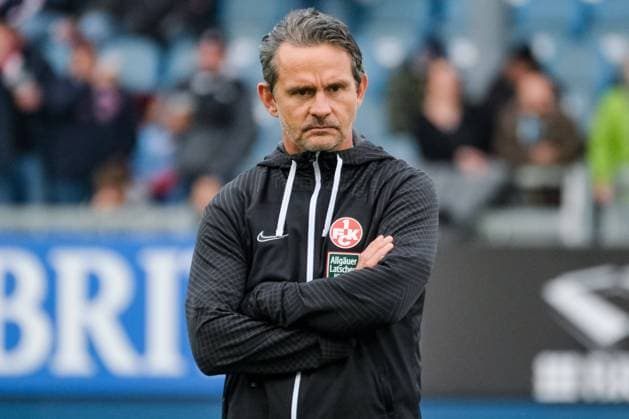 Dirk Schuster (1. FC Kaiserslautern, Trainer), GER, SV Wehen Wiesbaden vs 1.FC Kaiserslautern, Fussball, 2. Bundesliga, 13. Spieltag, Spielzeit 2023 2024, 12.11.2023, DFL regulations prohibit any use of photographs as image sequences and or quasi-video GER, SV Wehen Wiesbaden vs 1.FC Kaiserslautern, Fussball, 2. Bundesliga, 13. Spieltag, Spielzeit 2023 2024, 12.11.2023, Wiesbaden