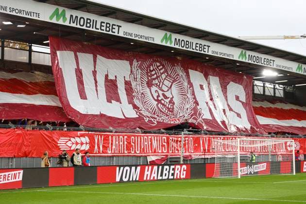 12.11.2023, xavx, Fussball 2.Bundesliga, SV Wehen Wiesbaden - 1.FC Kaiserslautern emspor, v.l. Zuschauer, Fans, Fahnen, Ultras, Schals, Choreo, Choreografie der Fans vom SV Wehen Wiesbaden (DFL DFB REGULATIONS PROHIBIT ANY USE OF PHOTOGRAPHS as IMAGE SEQUENCES and or QUASI-VIDEO) Wiesbaden