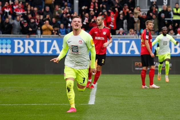 12.11.2023, xavx, Fussball 2.Bundesliga, SV Wehen Wiesbaden - 1.FC Kaiserslautern emspor, v.l. Marlon Ritter (1.FC Kaiserslautern) celebrate the goal, Der Torjubel zum 0:1 (DFL DFB REGULATIONS PROHIBIT ANY USE OF PHOTOGRAPHS as IMAGE SEQUENCES and or QUASI-VIDEO) Wiesbaden